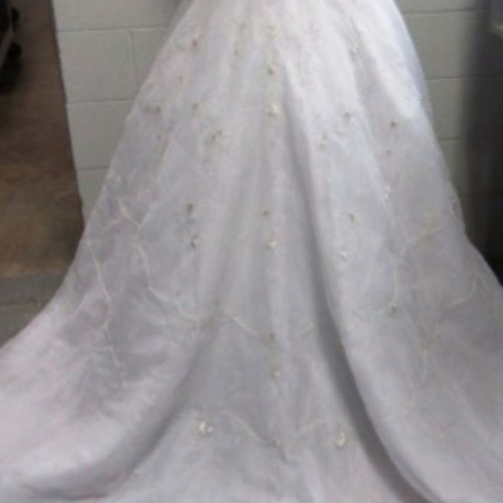 Elegant White StrapleWedding Dress - Picture 8 of 12